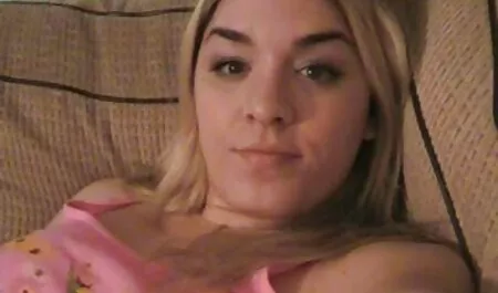 Scopata anale con le dita e scopata nel culo pornostar italiana anni 90 di Tinky