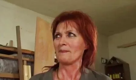 Tatuato celebrità italiane video porno Bumblebee con grandi tette masturbandosi cazzo di grasso