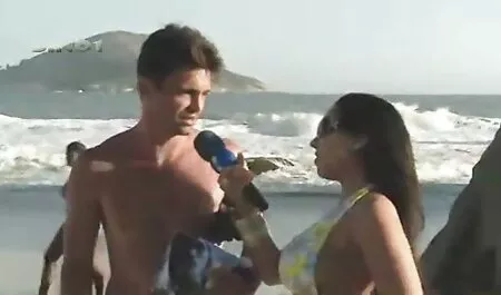 I ragazzi bagnati cadono scene porno attrici italiane e si sporcano l'un l'altro