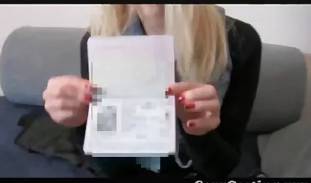 CREDITO4K. L'agente di prestito offre il suo aiuto attrici italiane hard in cambio di sesso appassionato