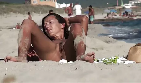 Dominazione femminile, Feticismo del giovani attrici hard italiane piede e piedi femminili, video