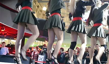 Rossa a piedi nudi porno attrici italiane video mostra i piedi e il culo perfetto sul divano
