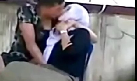 Succhiare il film hard con attrici italiane cazzo vecchia signora cavalca il cazzo