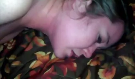 Skinny attrici italiani porno tizio strofina il suo cazzo e piedi allo stesso tempo solo