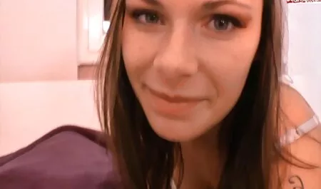 Reverse casting-rustico uomo video porno attrice italiana ottiene sexy striptease