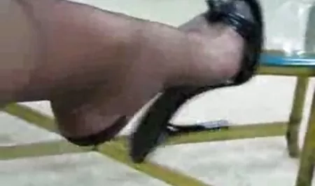Procace signora incinta gode di sesso video hard di attrici famose