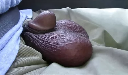 Kelly video porno di attrici italiane Cooper cums dopo aver accarezzato un cazzo vestito